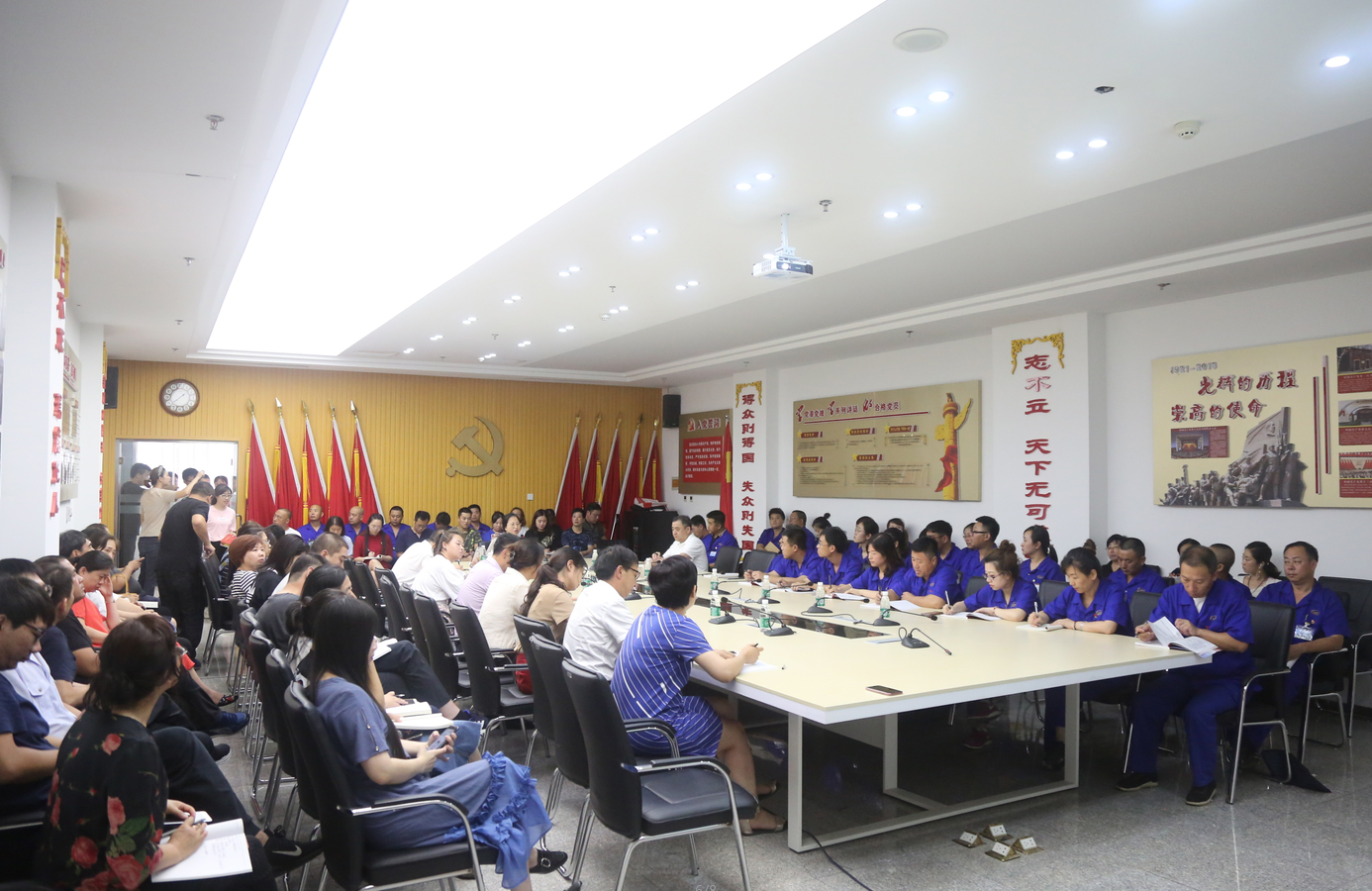 連石化工黨員參加高新園區“不忘初心，牢記使命”主題教育黨課